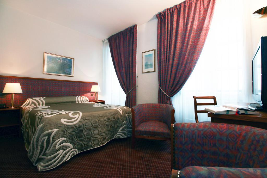 Hotel D'Etigny Bagneres-de-Luchon Экстерьер фото