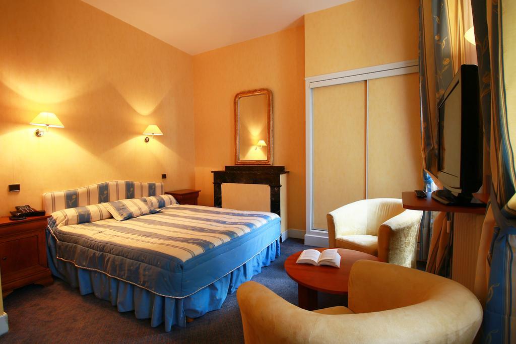 Hotel D'Etigny Bagneres-de-Luchon Экстерьер фото