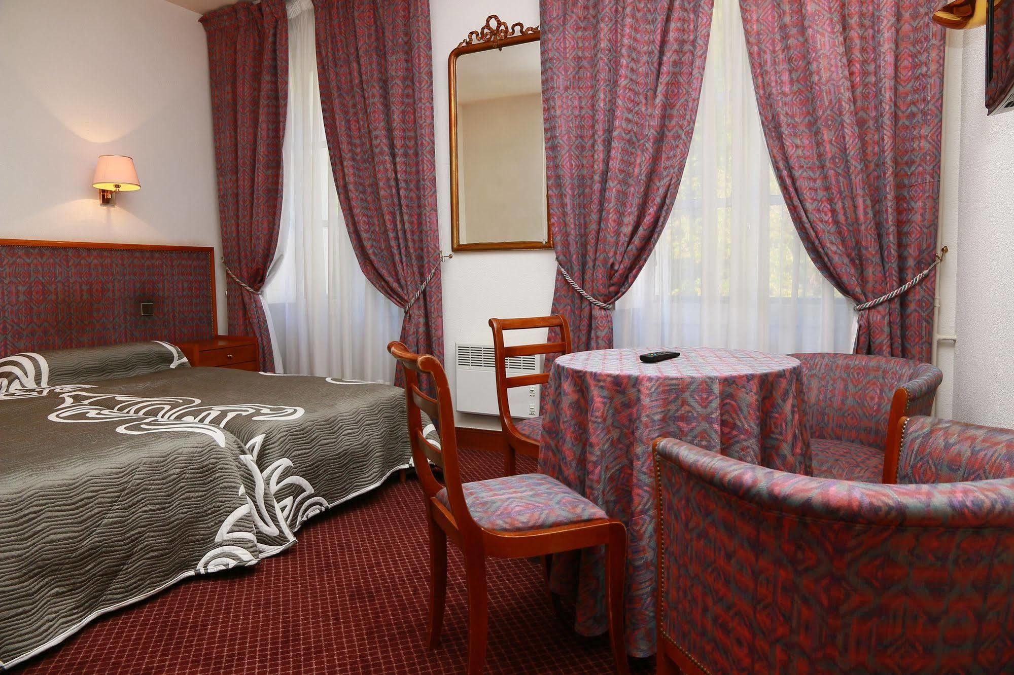 Hotel D'Etigny Bagneres-de-Luchon Экстерьер фото